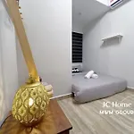 Room In Jalan Rusa Walk To Ksl Jchome By Mwm