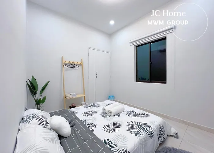 Room In Jalan Rusa Walk To Ksl Jchome By Mwm